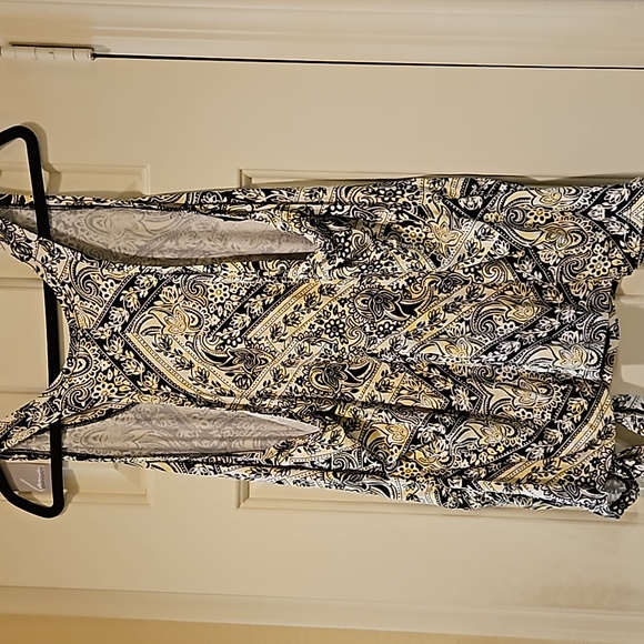 Lane Bryant NWT Navy and Yellow tank/workout top Size 18/20 - Picture 8 of 8